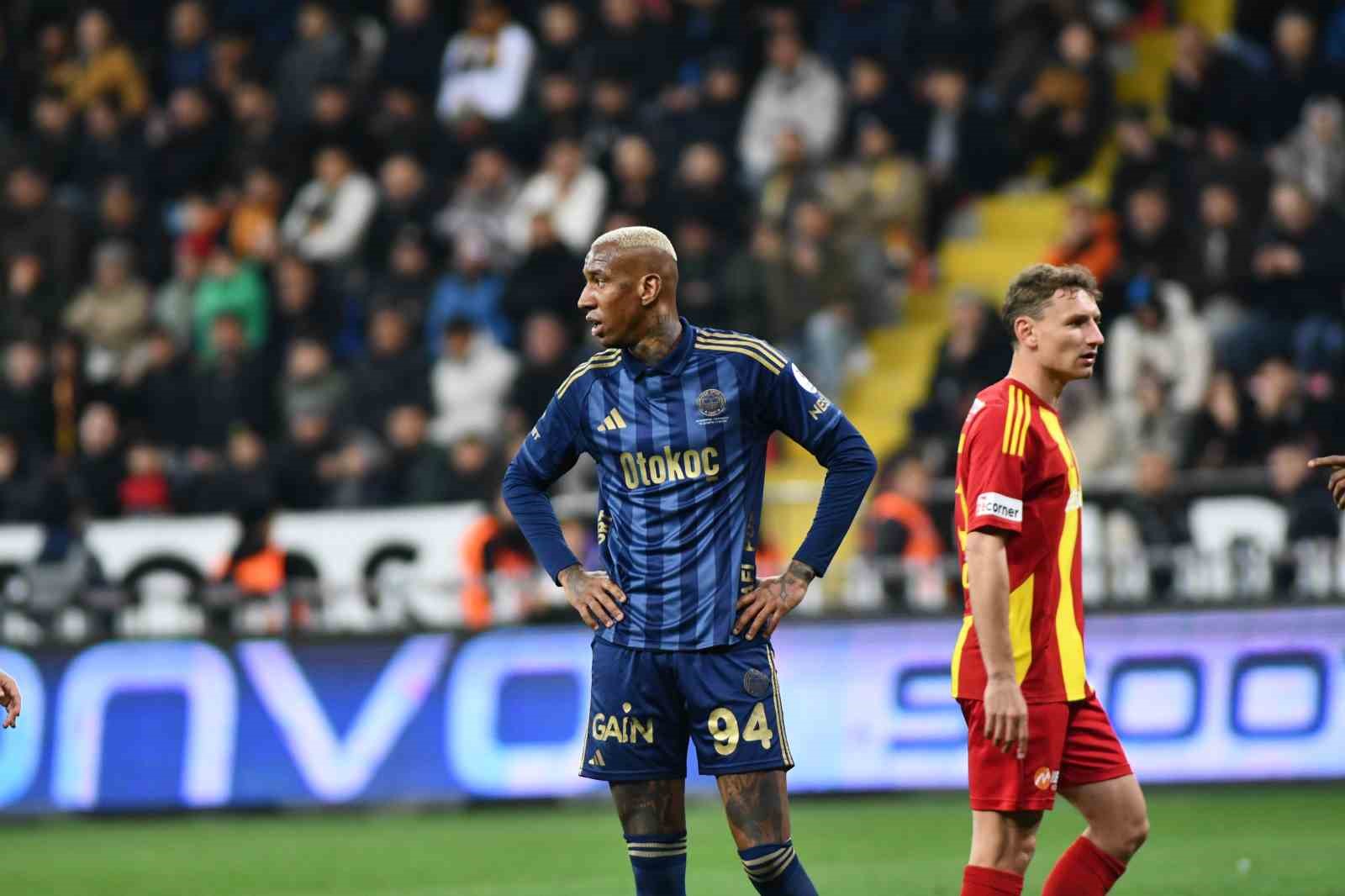 Trendyol Süper Lig: Kayserispor: 0 - Fenerbahçe: 1 (İlk yarı)
