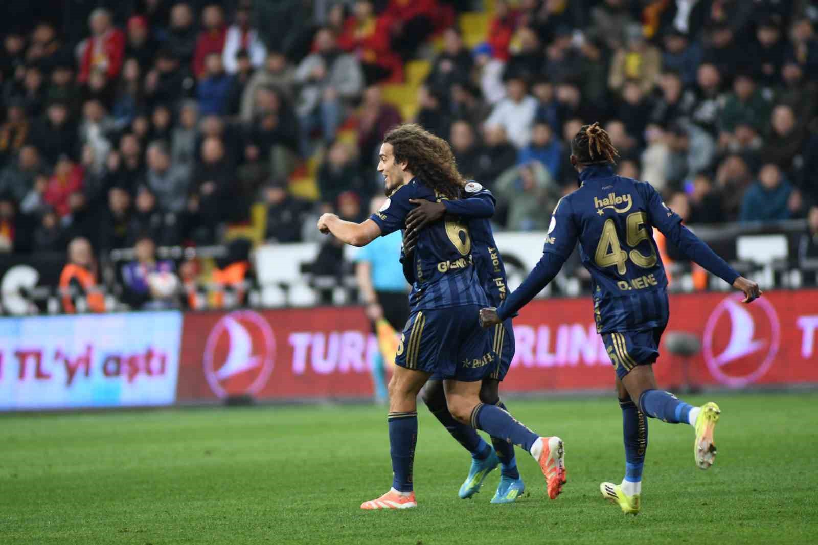 Trendyol Süper Lig: Kayserispor: 0 - Fenerbahçe: 1 (İlk yarı)
