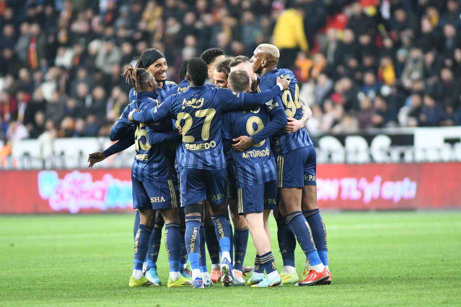 Trendyol Süper Lig: Kayserispor: 0 - Fenerbahçe: 1 (İlk yarı)
