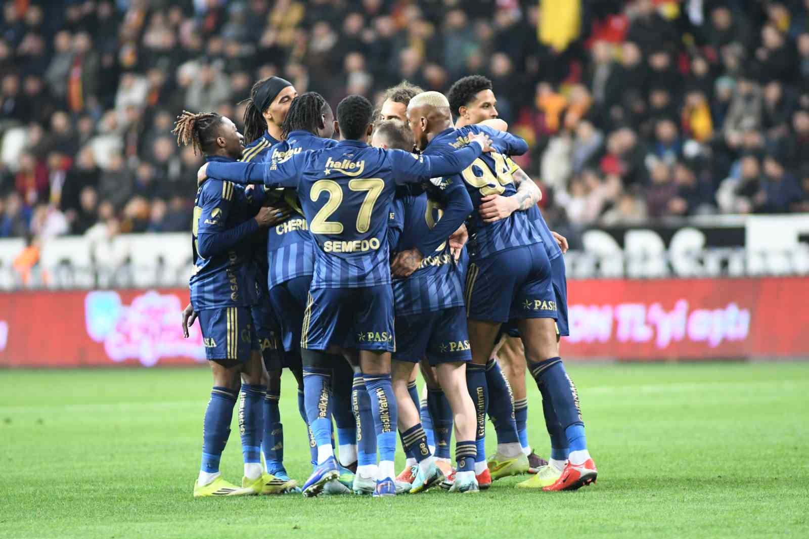 Trendyol Süper Lig: Kayserispor: 0 - Fenerbahçe: 1 (İlk yarı)
