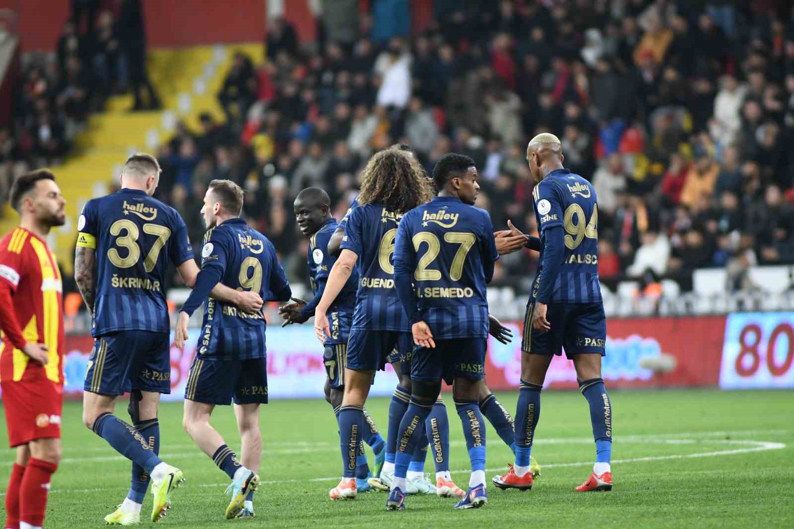 Trendyol Süper Lig: Kayserispor: 0 - Fenerbahçe: 1 (İlk yarı)
