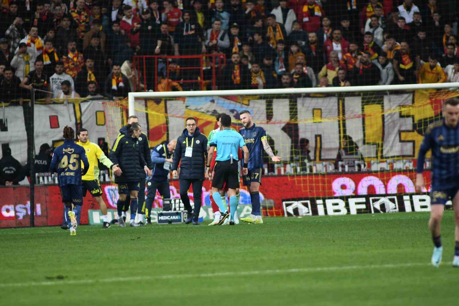 Trendyol Süper Lig: Kayserispor: 0 - Fenerbahçe: 1 (İlk yarı)
