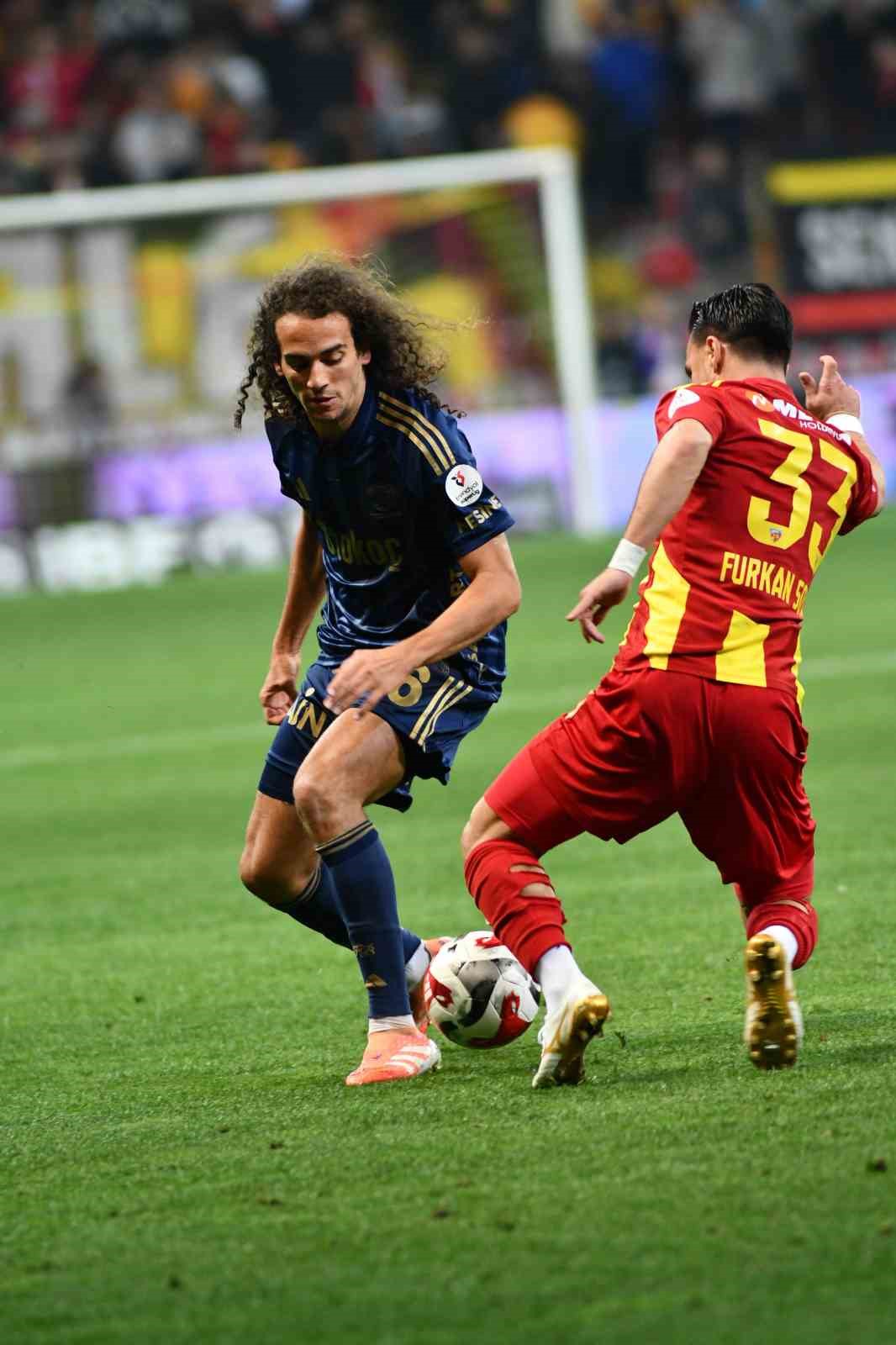 Trendyol Süper Lig: Kayserispor: 0 - Fenerbahçe: 1 (İlk yarı)
