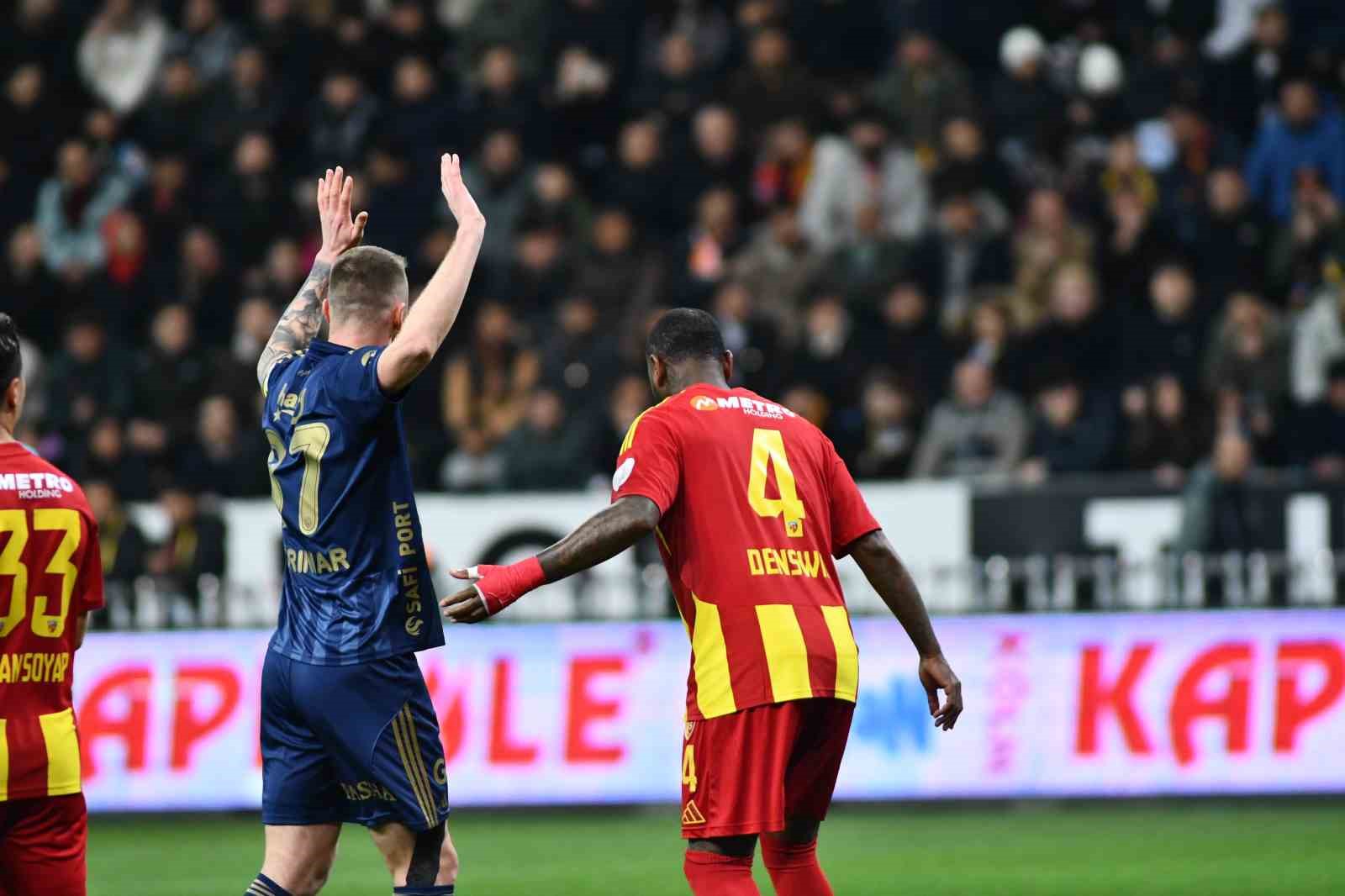 Trendyol Süper Lig: Kayserispor: 0 - Fenerbahçe: 1 (İlk yarı)
