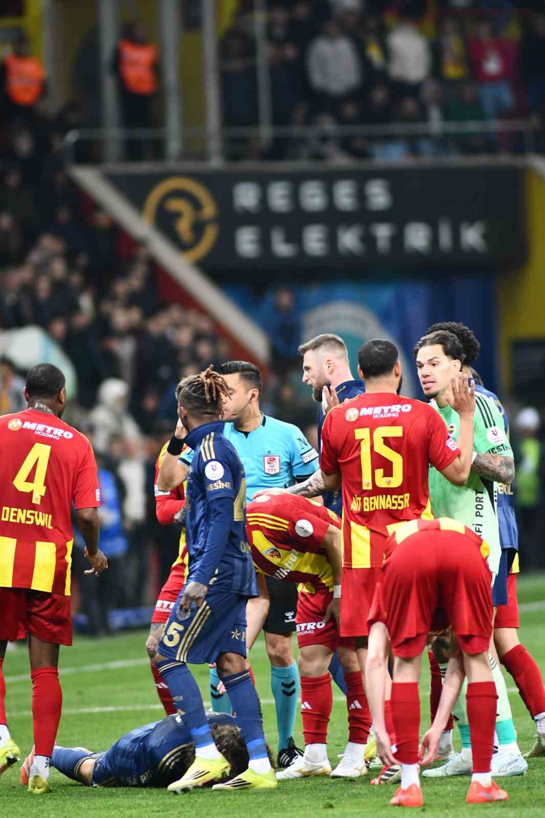 Trendyol Süper Lig: Kayserispor: 0 - Fenerbahçe: 1 (İlk yarı)

