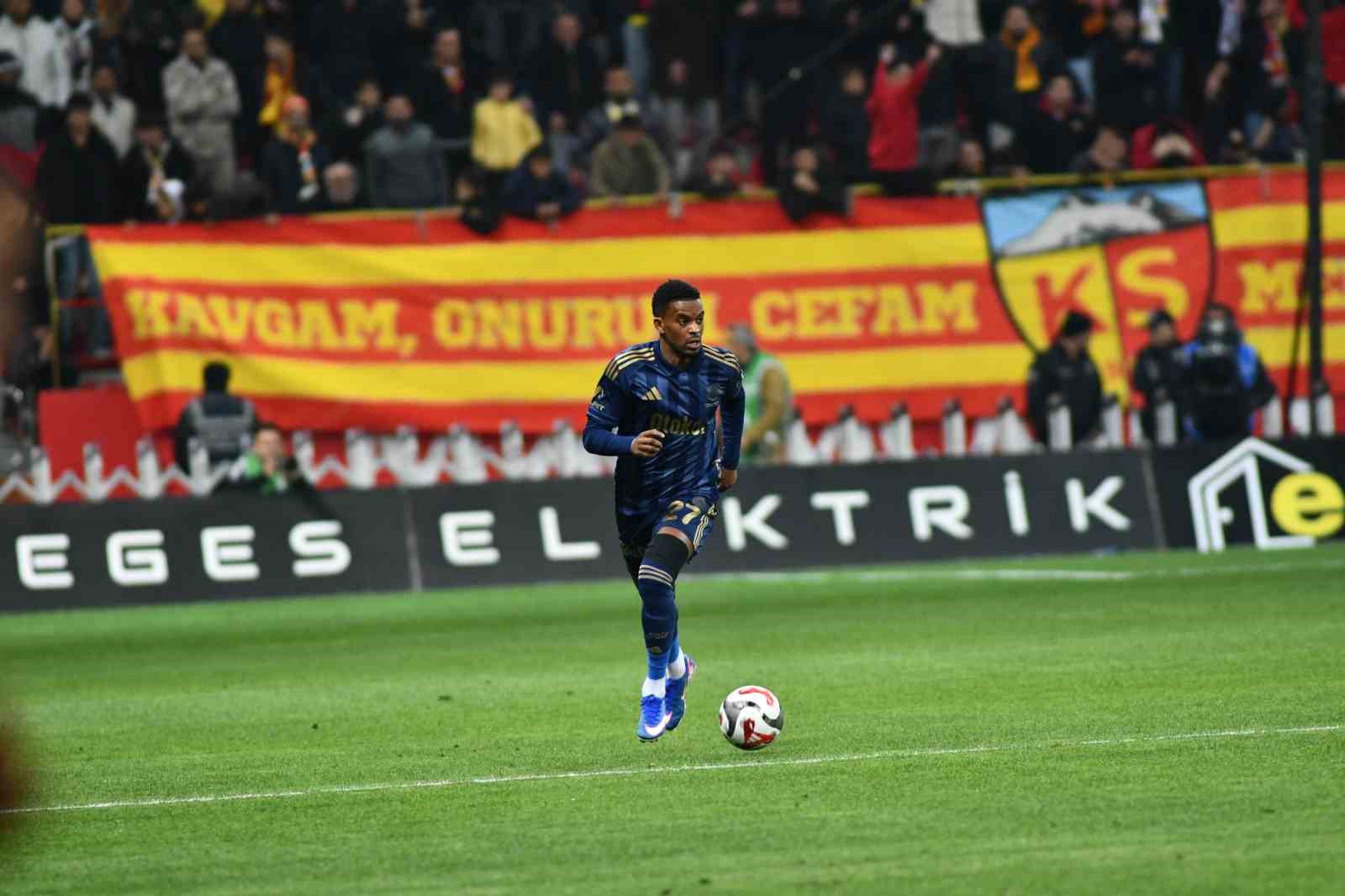 Trendyol Süper Lig: Kayserispor: 0 - Fenerbahçe: 1 (İlk yarı)
