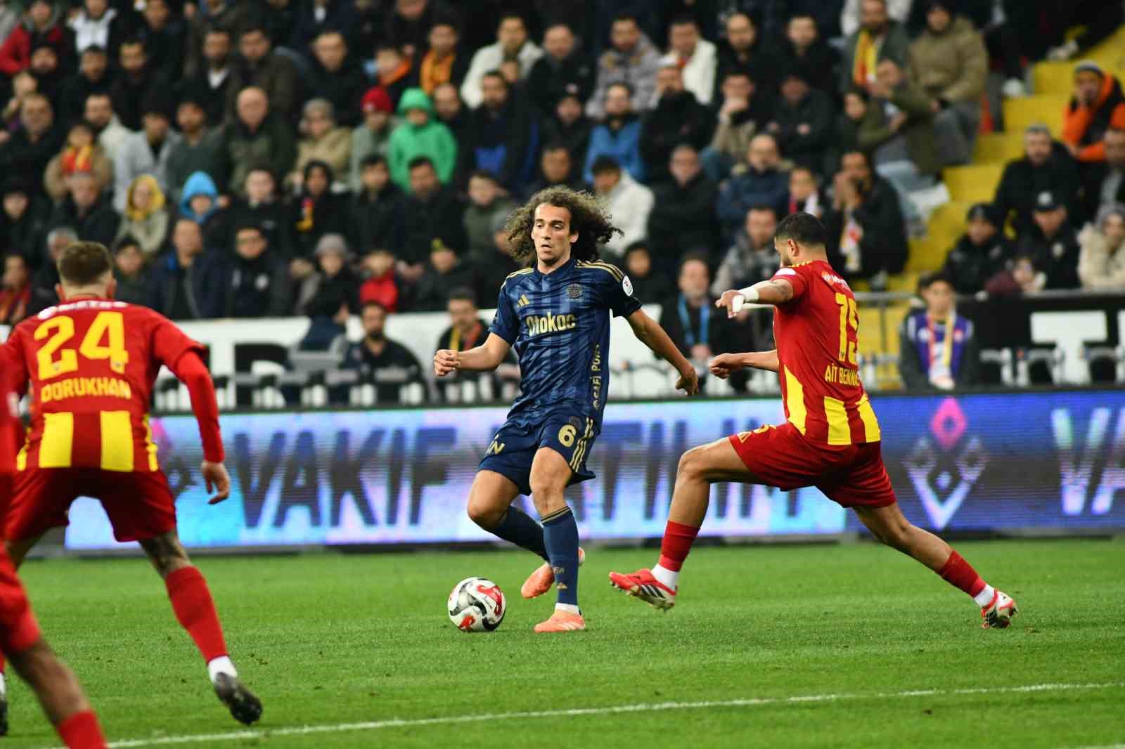 Trendyol Süper Lig: Kayserispor: 0 - Fenerbahçe: 1 (İlk yarı)
