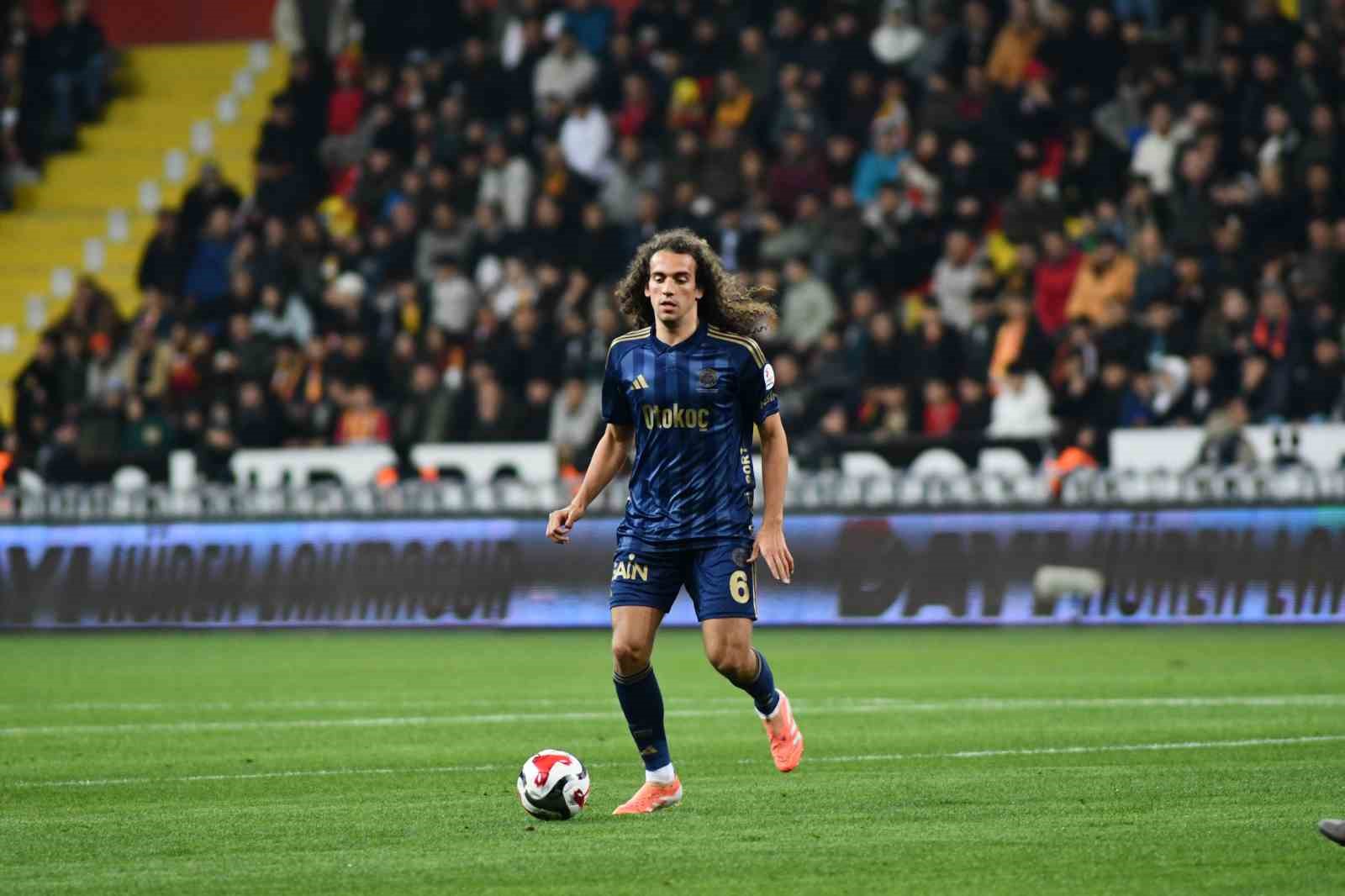 Trendyol Süper Lig: Kayserispor: 0 - Fenerbahçe: 1 (İlk yarı)
