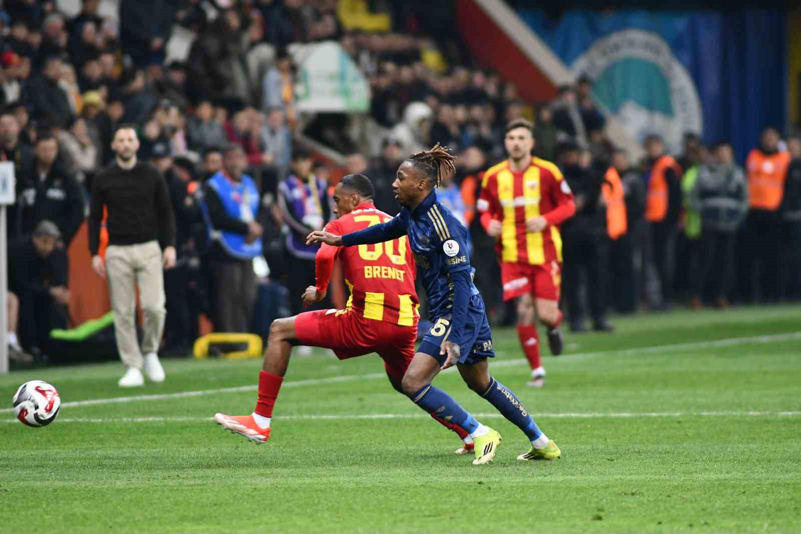 Trendyol Süper Lig: Kayserispor: 0 - Fenerbahçe: 1 (İlk yarı)
