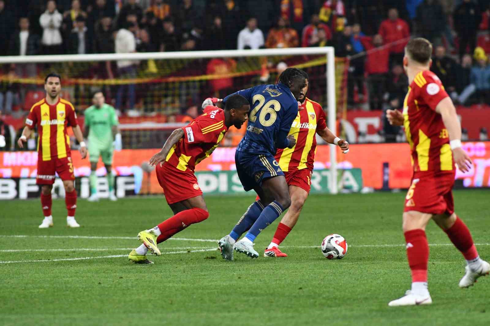 Trendyol Süper Lig: Kayserispor: 0 - Fenerbahçe: 4 (Maç sonucu)
Trendyol Süper Lig: Kayserispor: 0 - Fenerbahçe: 4 (Maç sonucu)
