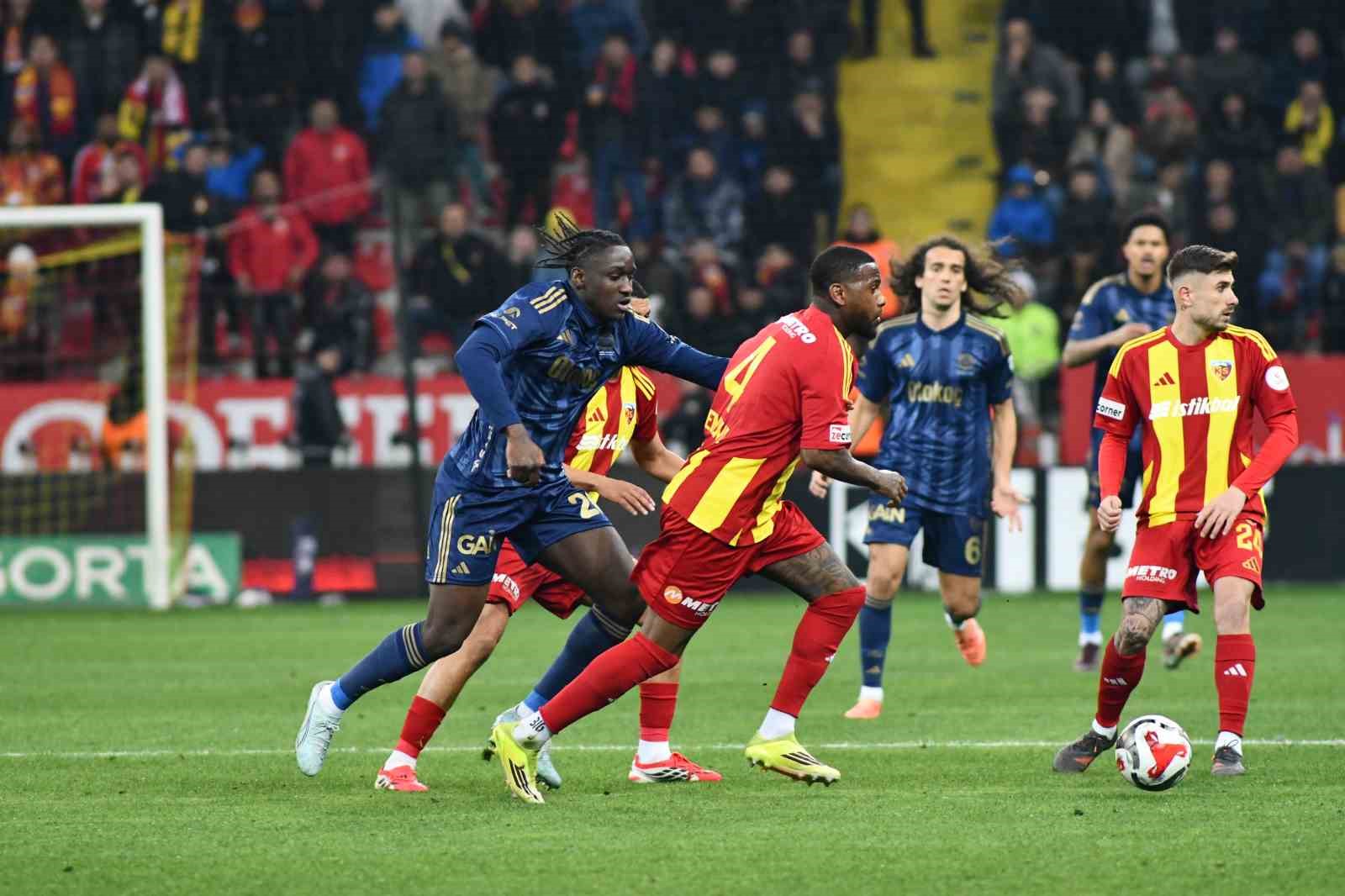 Trendyol Süper Lig: Kayserispor: 0 - Fenerbahçe: 4 (Maç sonucu)
Trendyol Süper Lig: Kayserispor: 0 - Fenerbahçe: 4 (Maç sonucu)