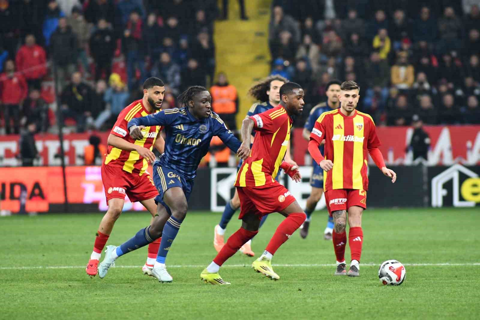 Trendyol Süper Lig: Kayserispor: 0 - Fenerbahçe: 4 (Maç sonucu)
Trendyol Süper Lig: Kayserispor: 0 - Fenerbahçe: 4 (Maç sonucu)