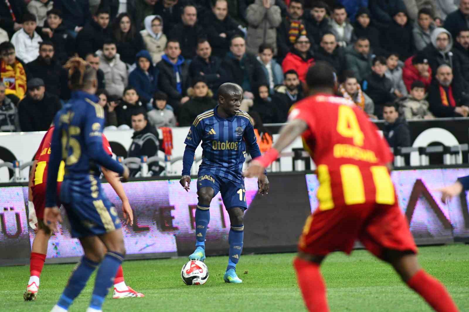 Trendyol Süper Lig: Kayserispor: 0 - Fenerbahçe: 4 (Maç sonucu)
Trendyol Süper Lig: Kayserispor: 0 - Fenerbahçe: 4 (Maç sonucu)