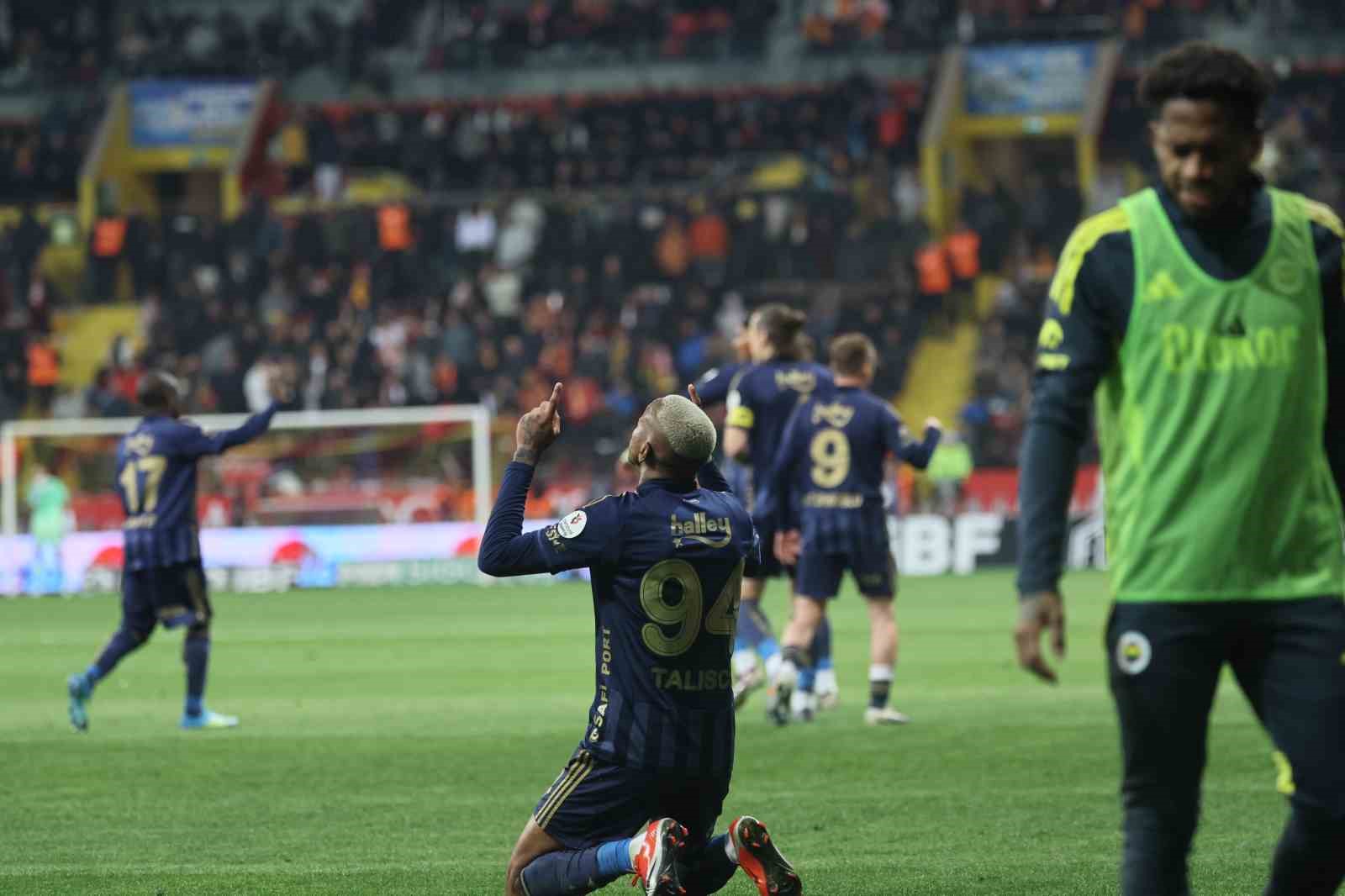 Trendyol Süper Lig: Kayserispor: 0 - Fenerbahçe: 4 (Maç sonucu)
Trendyol Süper Lig: Kayserispor: 0 - Fenerbahçe: 4 (Maç sonucu)