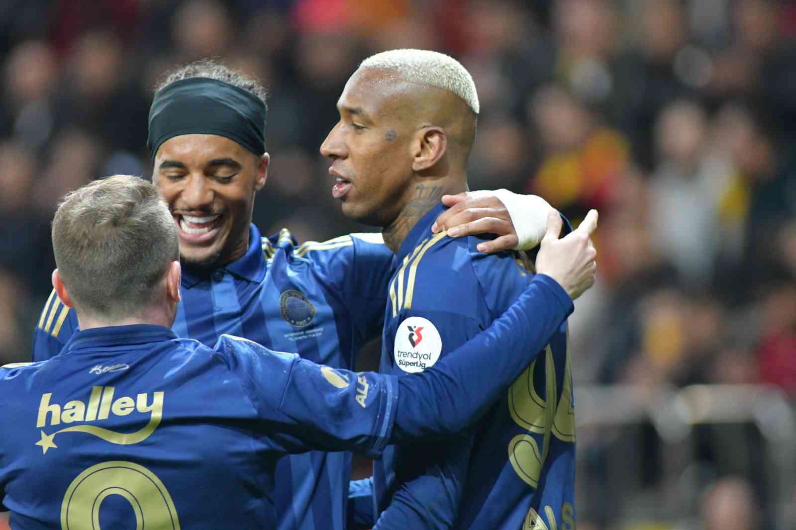 Trendyol Süper Lig: Kayserispor: 0 - Fenerbahçe: 4 (Maç sonucu)
Trendyol Süper Lig: Kayserispor: 0 - Fenerbahçe: 4 (Maç sonucu)