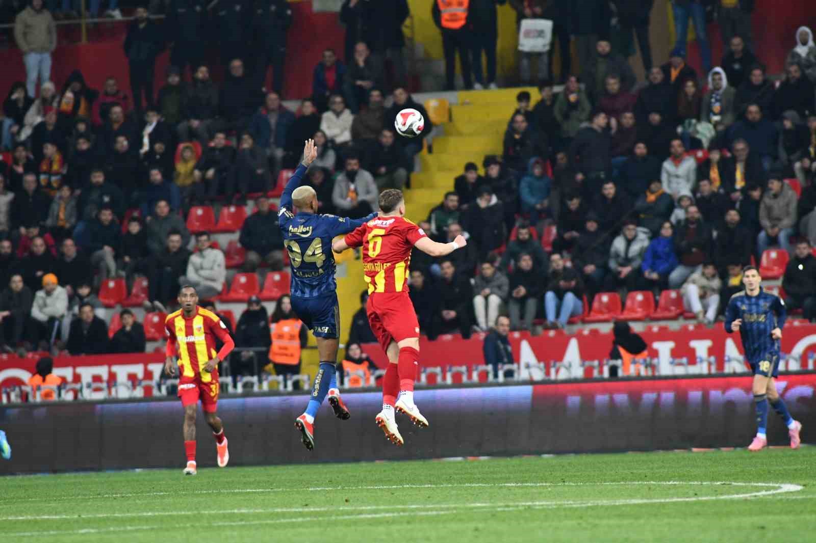 Trendyol Süper Lig: Kayserispor: 0 - Fenerbahçe: 4 (Maç sonucu)
Trendyol Süper Lig: Kayserispor: 0 - Fenerbahçe: 4 (Maç sonucu)