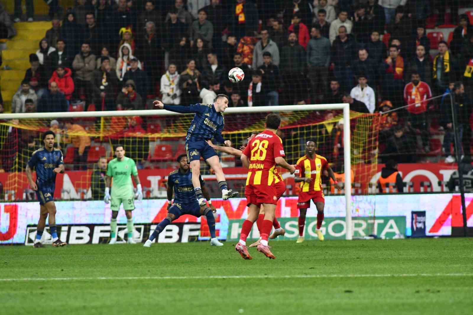 Trendyol Süper Lig: Kayserispor: 0 - Fenerbahçe: 4 (Maç sonucu)
Trendyol Süper Lig: Kayserispor: 0 - Fenerbahçe: 4 (Maç sonucu)