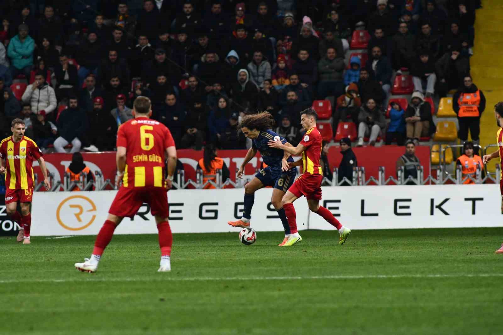 Trendyol Süper Lig: Kayserispor: 0 - Fenerbahçe: 4 (Maç sonucu)
Trendyol Süper Lig: Kayserispor: 0 - Fenerbahçe: 4 (Maç sonucu)