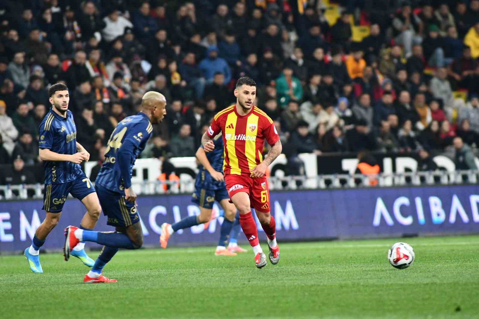 Trendyol Süper Lig: Kayserispor: 0 - Fenerbahçe: 4 (Maç sonucu)
Trendyol Süper Lig: Kayserispor: 0 - Fenerbahçe: 4 (Maç sonucu)