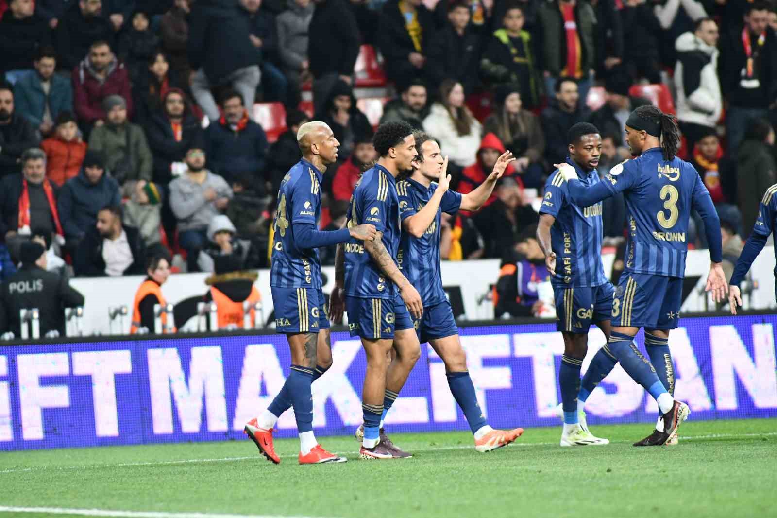 Trendyol Süper Lig: Kayserispor: 0 - Fenerbahçe: 4 (Maç sonucu)
Trendyol Süper Lig: Kayserispor: 0 - Fenerbahçe: 4 (Maç sonucu)