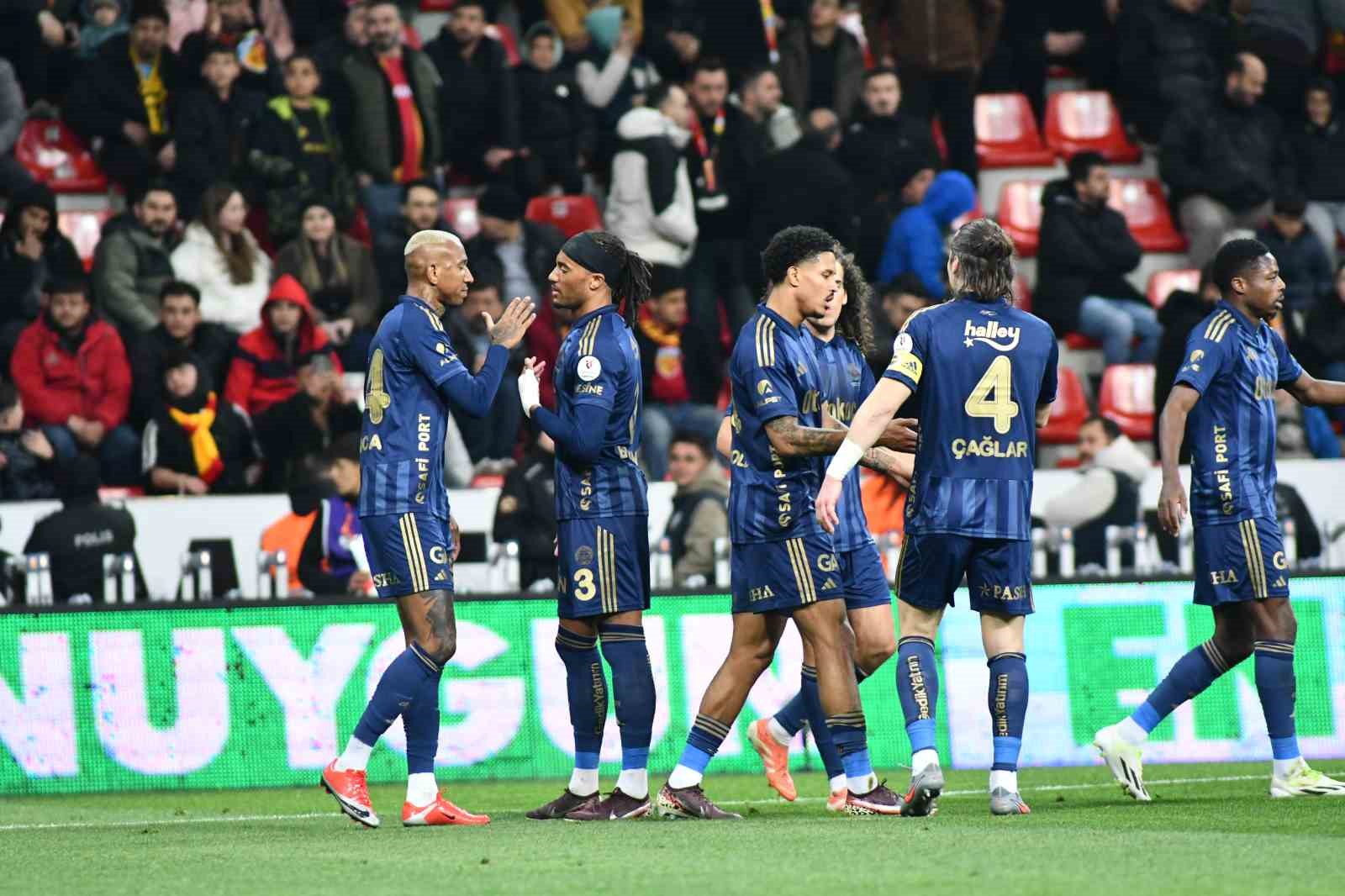 Trendyol Süper Lig: Kayserispor: 0 - Fenerbahçe: 4 (Maç sonucu)
Trendyol Süper Lig: Kayserispor: 0 - Fenerbahçe: 4 (Maç sonucu)