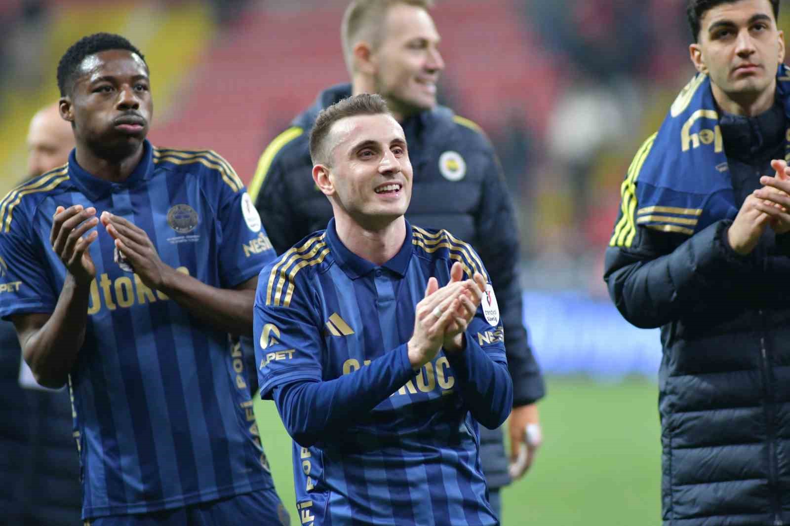 Trendyol Süper Lig: Kayserispor: 0 - Fenerbahçe: 4 (Maç sonucu)
Trendyol Süper Lig: Kayserispor: 0 - Fenerbahçe: 4 (Maç sonucu)