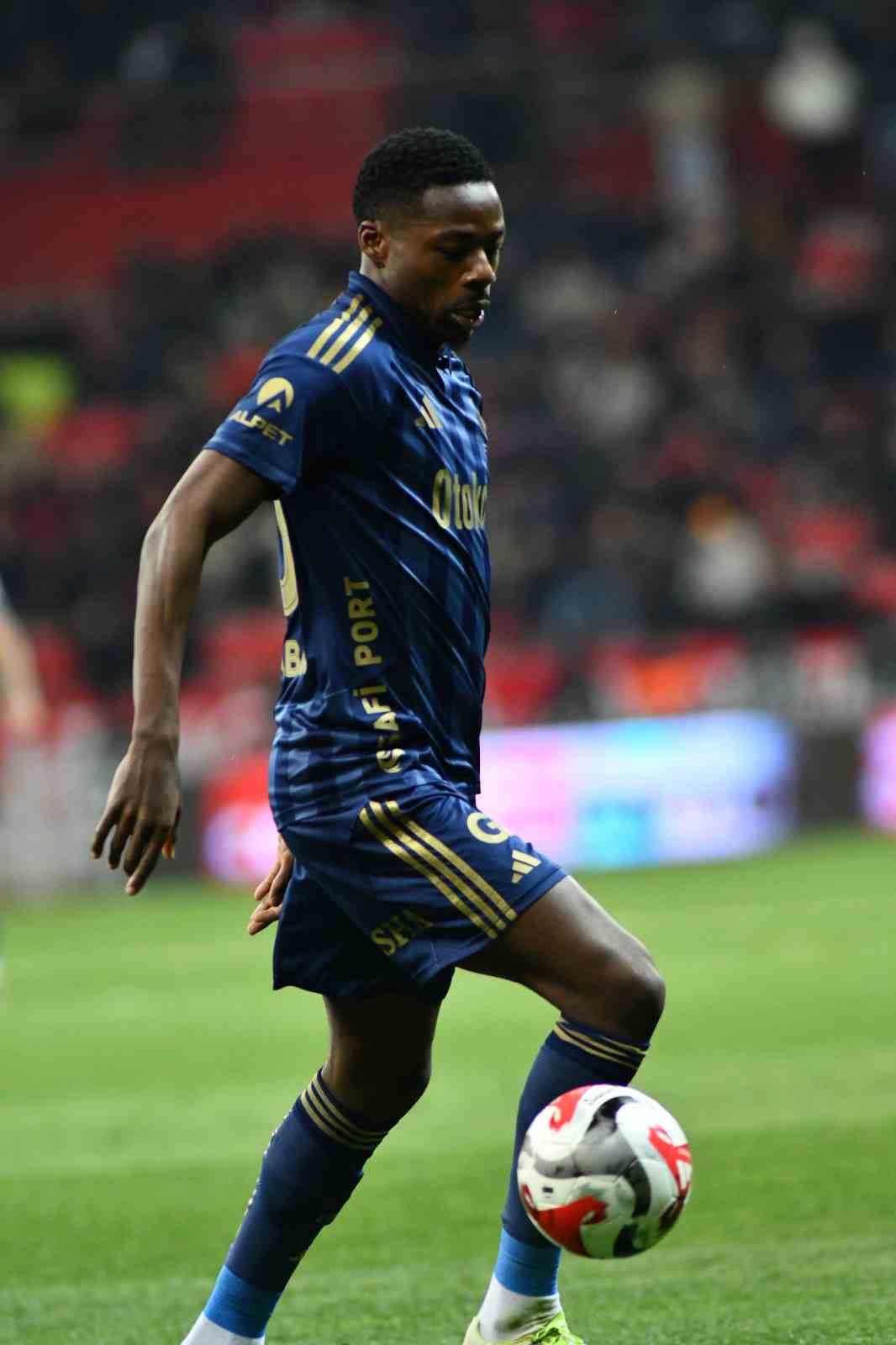 Trendyol Süper Lig: Kayserispor: 0 - Fenerbahçe: 4 (Maç sonucu)
Trendyol Süper Lig: Kayserispor: 0 - Fenerbahçe: 4 (Maç sonucu)