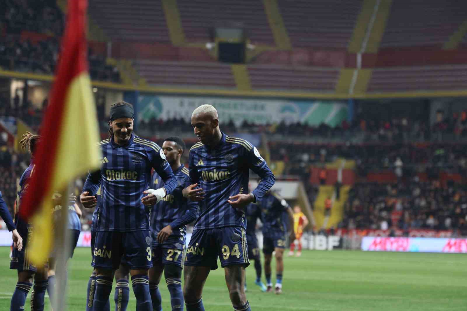 Trendyol Süper Lig: Kayserispor: 0 - Fenerbahçe: 4 (Maç sonucu)
Trendyol Süper Lig: Kayserispor: 0 - Fenerbahçe: 4 (Maç sonucu)