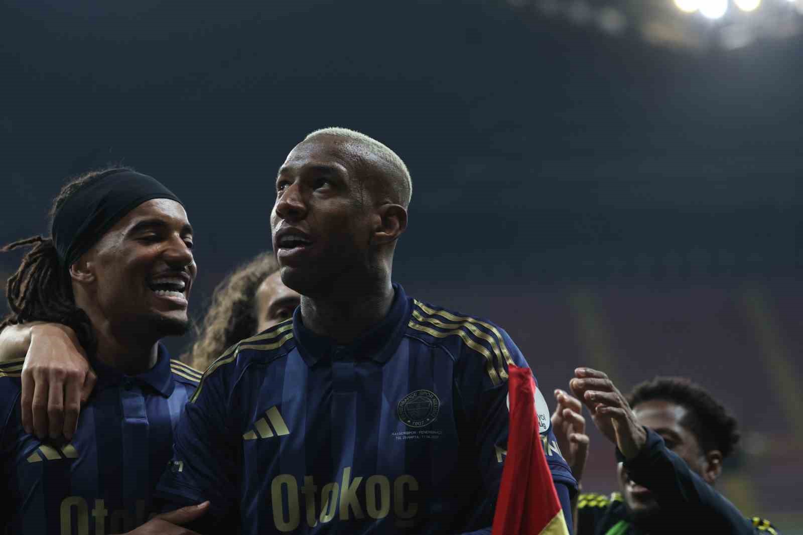 Trendyol Süper Lig: Kayserispor: 0 - Fenerbahçe: 4 (Maç sonucu)
Trendyol Süper Lig: Kayserispor: 0 - Fenerbahçe: 4 (Maç sonucu)