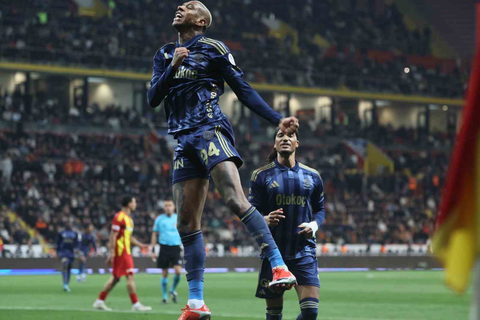 Trendyol Süper Lig: Kayserispor: 0 - Fenerbahçe: 4 (Maç sonucu)
Trendyol Süper Lig: Kayserispor: 0 - Fenerbahçe: 4 (Maç sonucu)