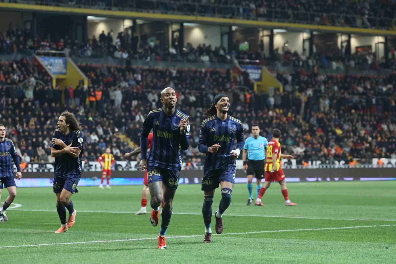 Trendyol Süper Lig: Kayserispor: 0 - Fenerbahçe: 4 (Maç sonucu)
Trendyol Süper Lig: Kayserispor: 0 - Fenerbahçe: 4 (Maç sonucu)