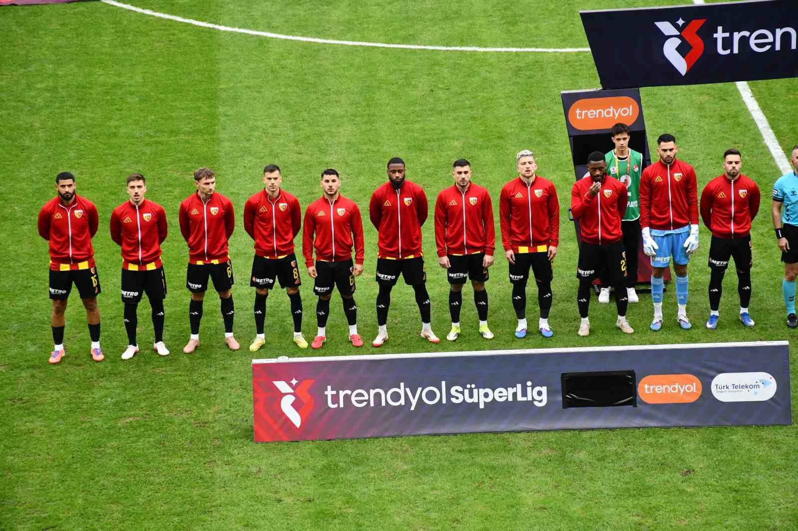 Trendyol Süper Lig: Kayserispor: 0 - Kocaelispor: 0 (İlk yarı)
