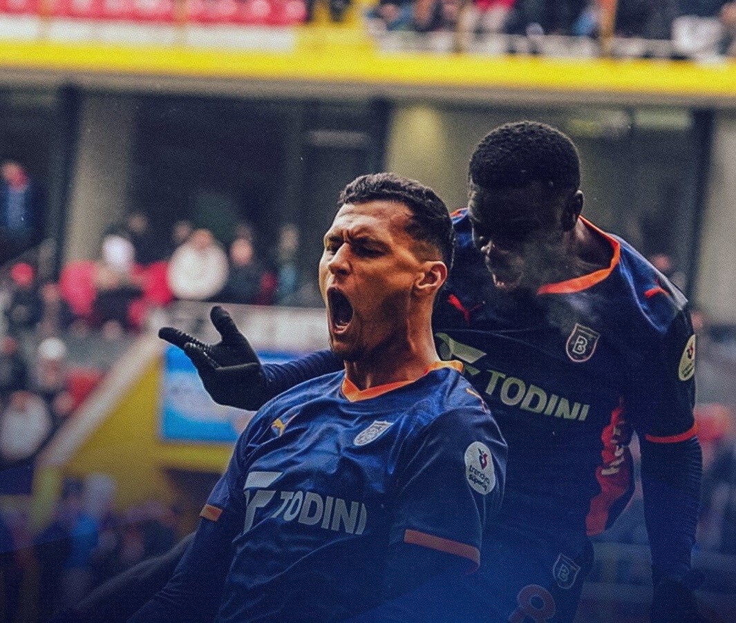 Trendyol Süper Lig: Kayserispor: 0 - RAMS Başakşehir: 1 (İlk yarı)
Trendyol Süper Lig: Kayserispor: 0 - RAMS Başakşehir: 1 (İlk yarı)