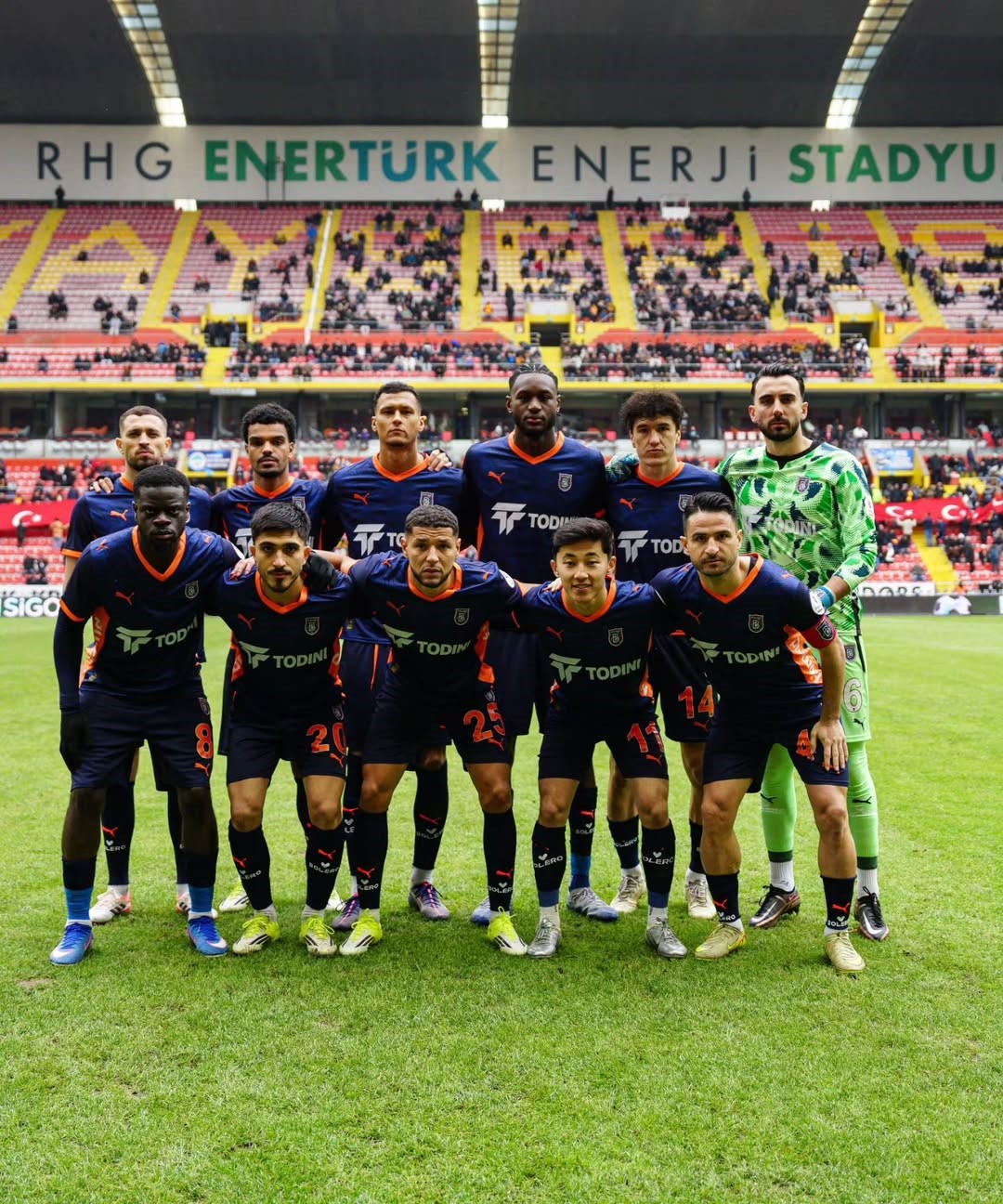 Trendyol Süper Lig: Kayserispor: 0 - RAMS Başakşehir: 1 (İlk yarı)
Trendyol Süper Lig: Kayserispor: 0 - RAMS Başakşehir: 1 (İlk yarı)