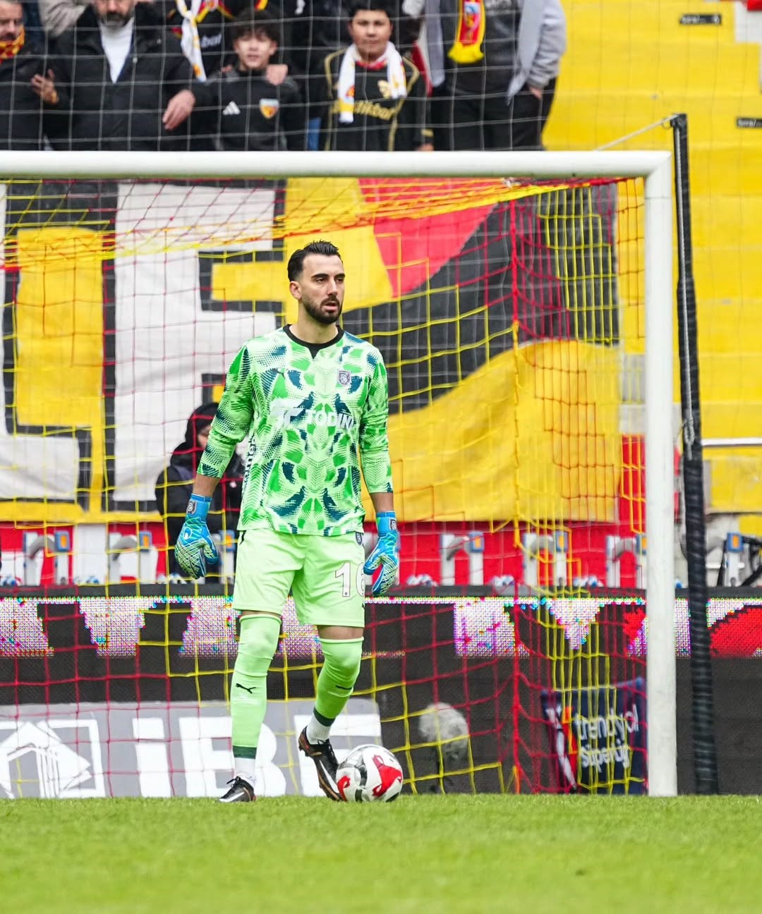 Trendyol Süper Lig: Kayserispor: 0 - RAMS Başakşehir: 1 (İlk yarı)
Trendyol Süper Lig: Kayserispor: 0 - RAMS Başakşehir: 1 (İlk yarı)