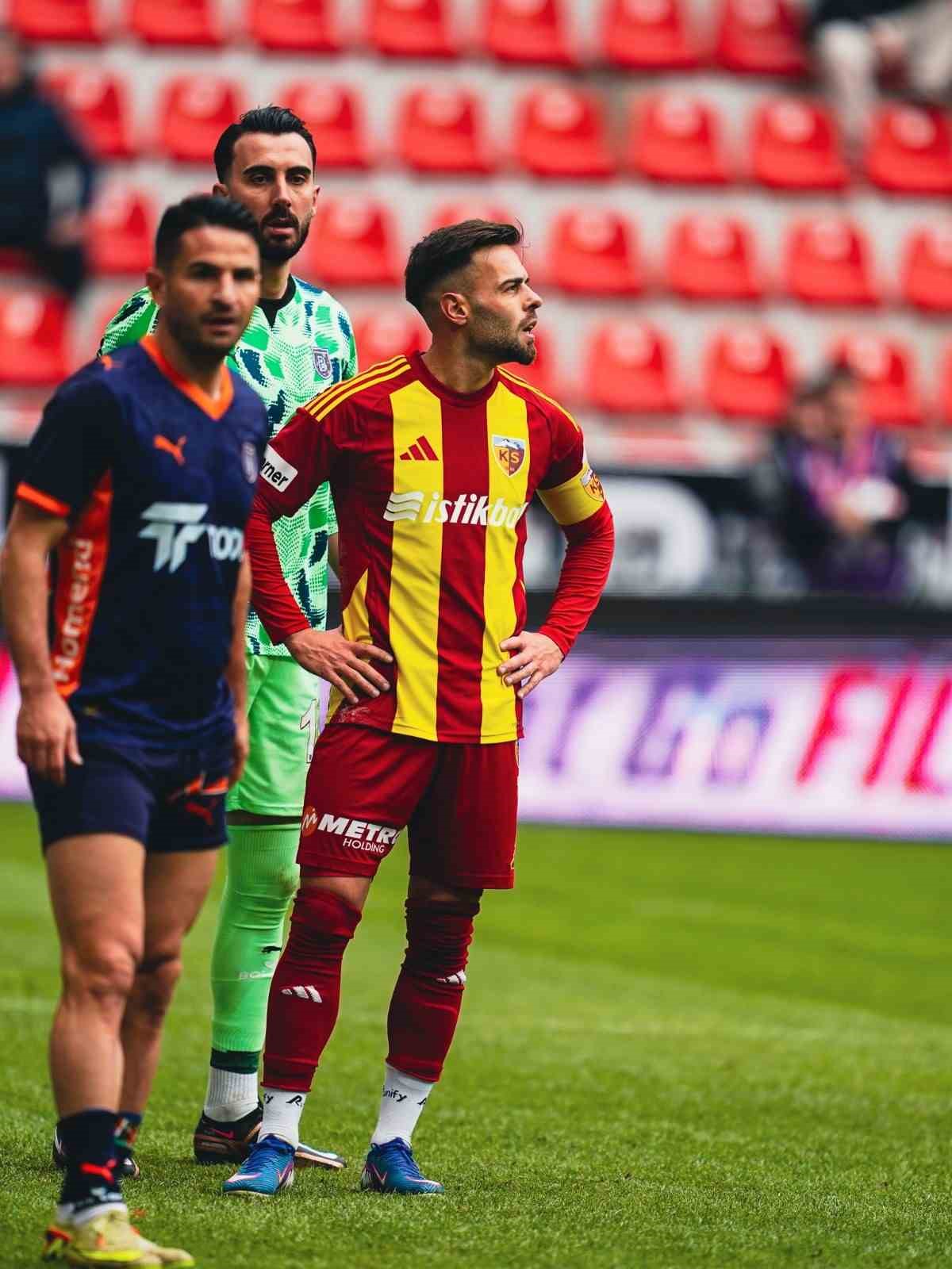 Trendyol Süper Lig: Kayserispor: 0 - RAMS Başakşehir: 3 (Maç sonucu)
Trendyol Süper Lig: Kayserispor: 0 - RAMS Başakşehir: 3 (Maç sonucu)