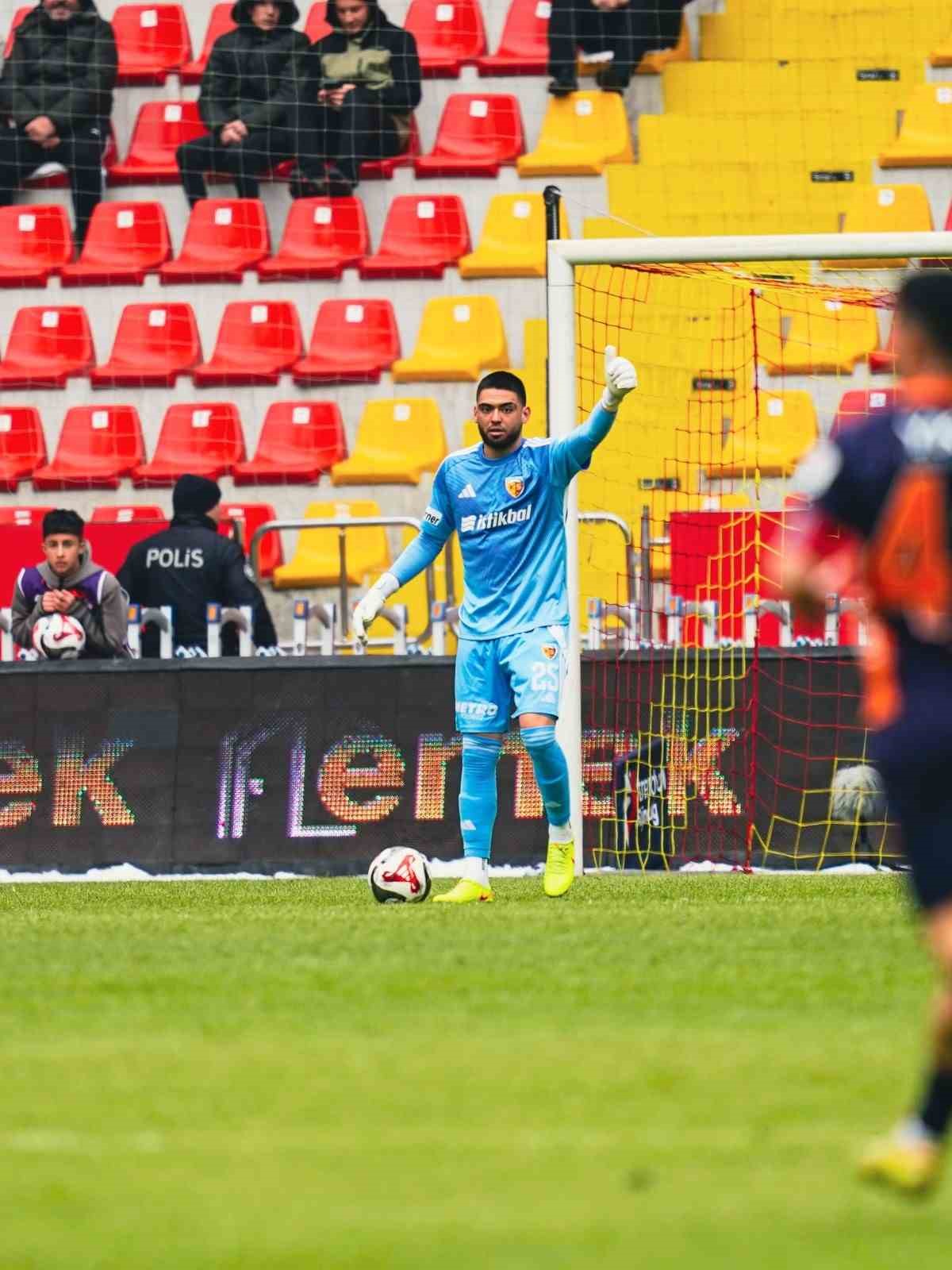 Trendyol Süper Lig: Kayserispor: 0 - RAMS Başakşehir: 3 (Maç sonucu)
Trendyol Süper Lig: Kayserispor: 0 - RAMS Başakşehir: 3 (Maç sonucu)
