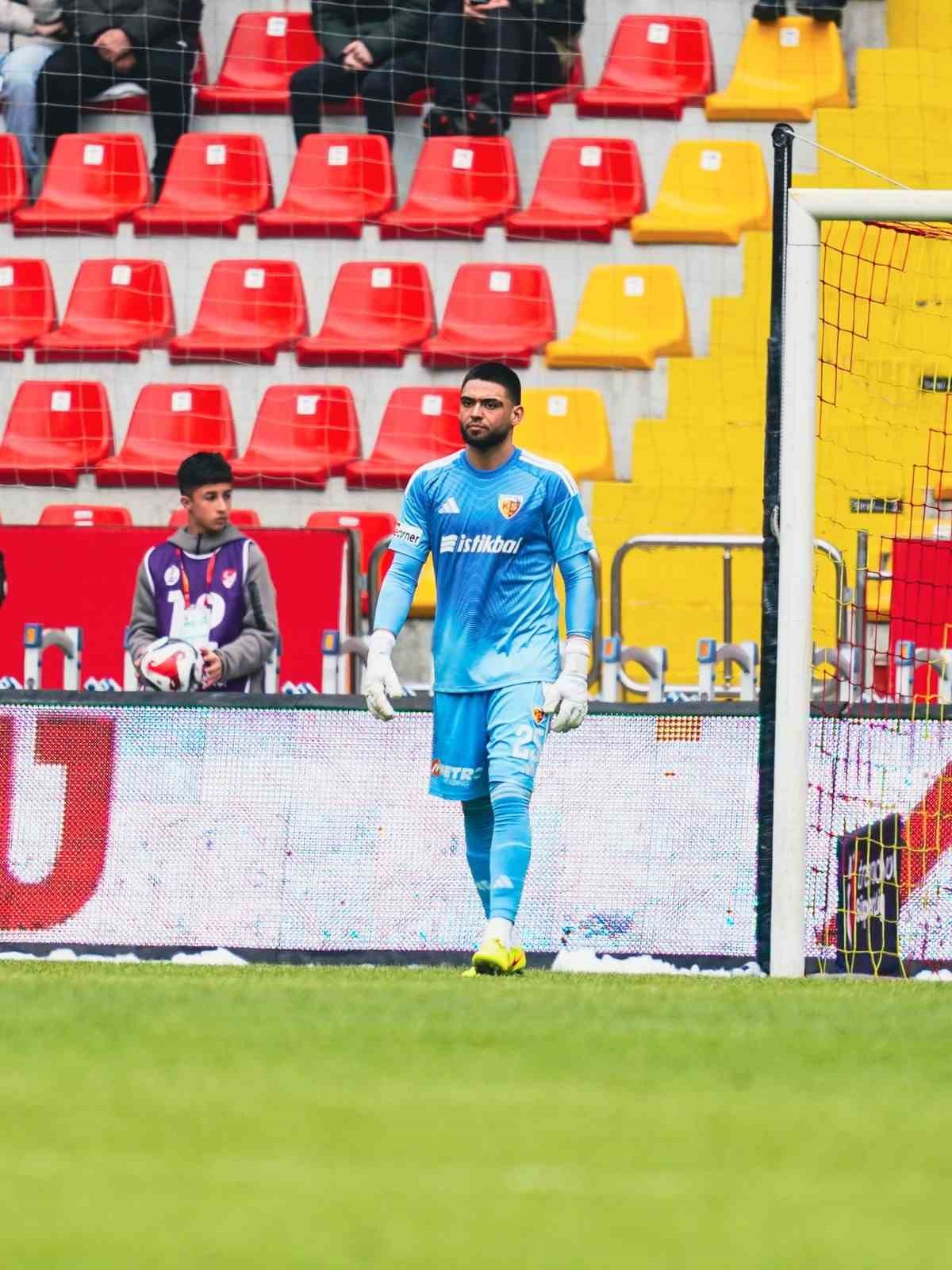 Trendyol Süper Lig: Kayserispor: 0 - RAMS Başakşehir: 3 (Maç sonucu)
Trendyol Süper Lig: Kayserispor: 0 - RAMS Başakşehir: 3 (Maç sonucu)
