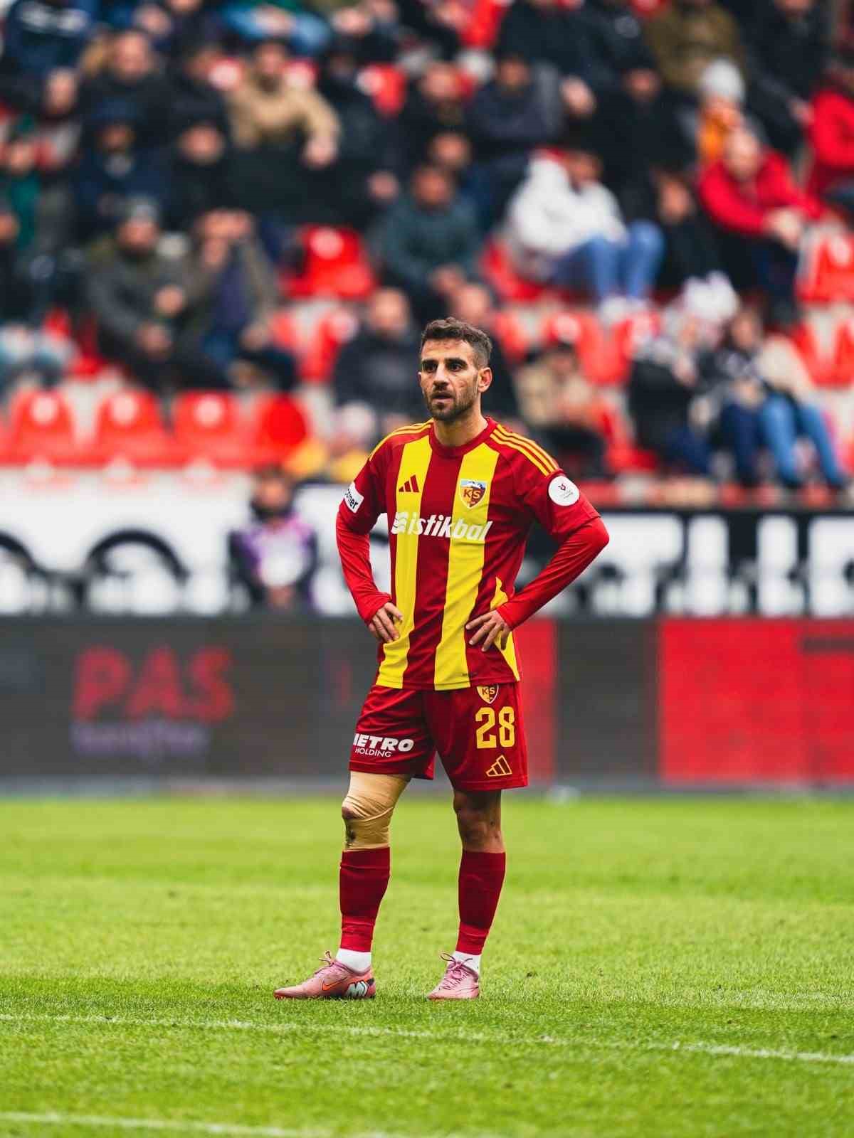 Trendyol Süper Lig: Kayserispor: 0 - RAMS Başakşehir: 3 (Maç sonucu)
Trendyol Süper Lig: Kayserispor: 0 - RAMS Başakşehir: 3 (Maç sonucu)