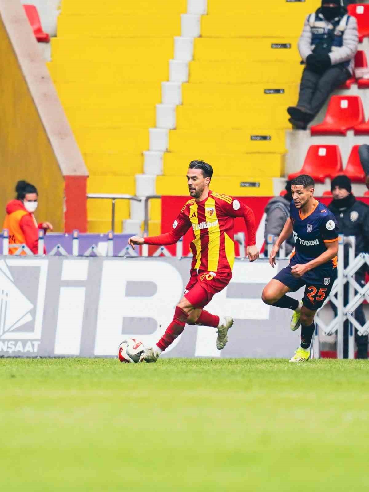 Trendyol Süper Lig: Kayserispor: 0 - RAMS Başakşehir: 3 (Maç sonucu)
Trendyol Süper Lig: Kayserispor: 0 - RAMS Başakşehir: 3 (Maç sonucu)