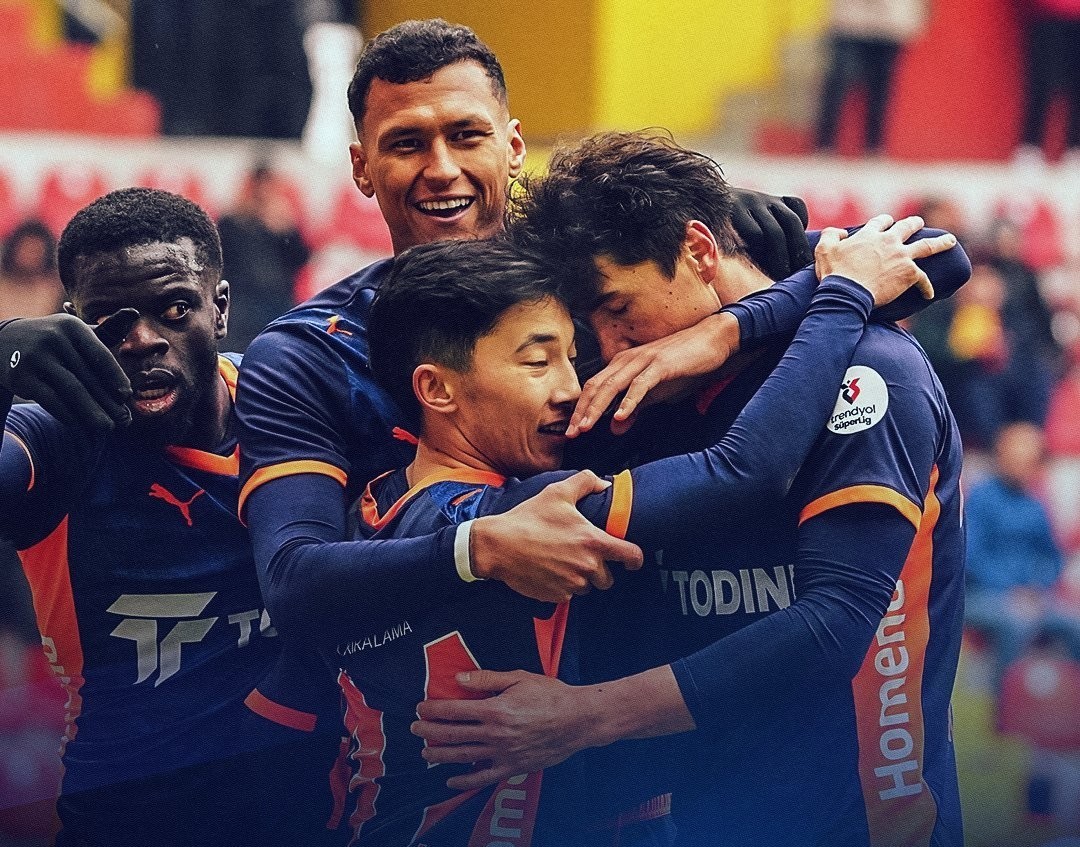 Trendyol Süper Lig: Kayserispor: 0 - RAMS Başakşehir: 3 (Maç sonucu)
Trendyol Süper Lig: Kayserispor: 0 - RAMS Başakşehir: 3 (Maç sonucu)