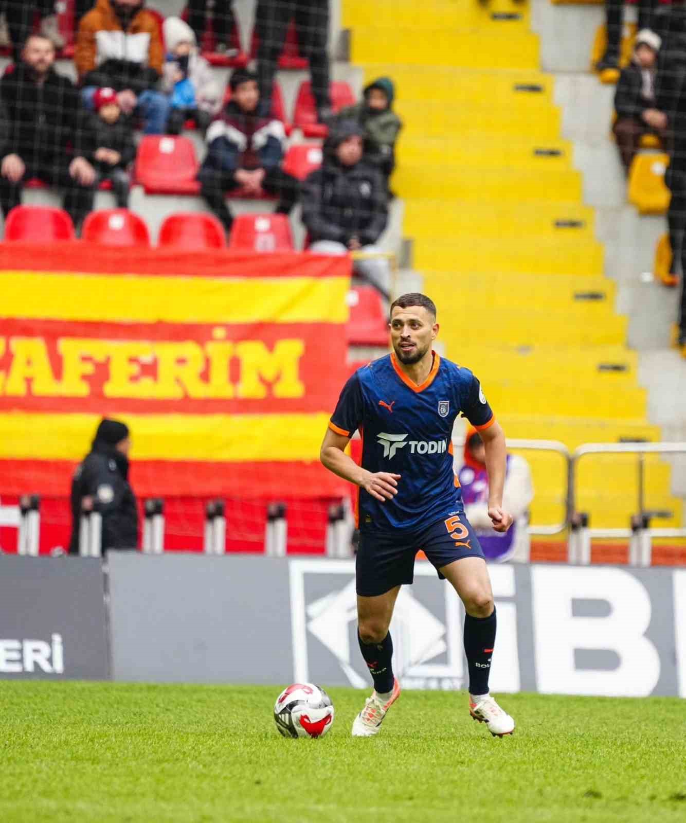 Trendyol Süper Lig: Kayserispor: 0 - RAMS Başakşehir: 3 (Maç sonucu)
Trendyol Süper Lig: Kayserispor: 0 - RAMS Başakşehir: 3 (Maç sonucu)
