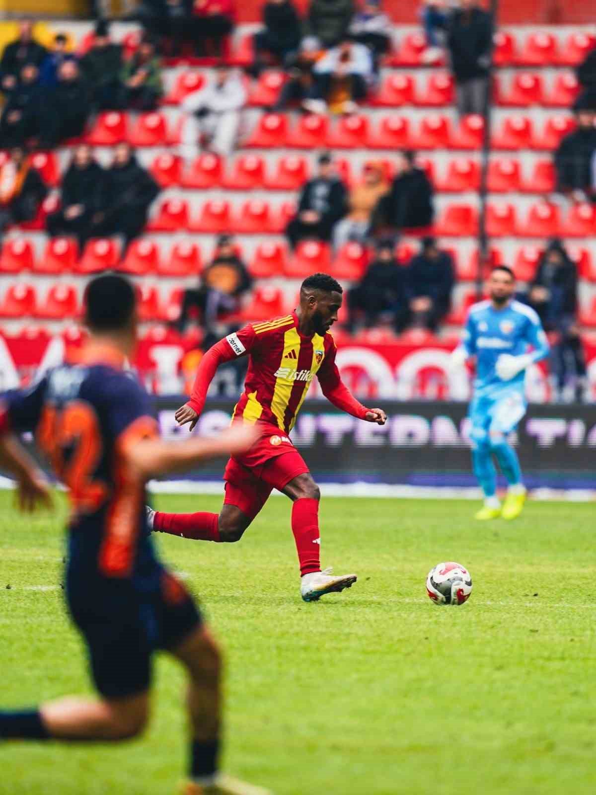 Trendyol Süper Lig: Kayserispor: 0 - RAMS Başakşehir: 3 (Maç sonucu)
Trendyol Süper Lig: Kayserispor: 0 - RAMS Başakşehir: 3 (Maç sonucu)