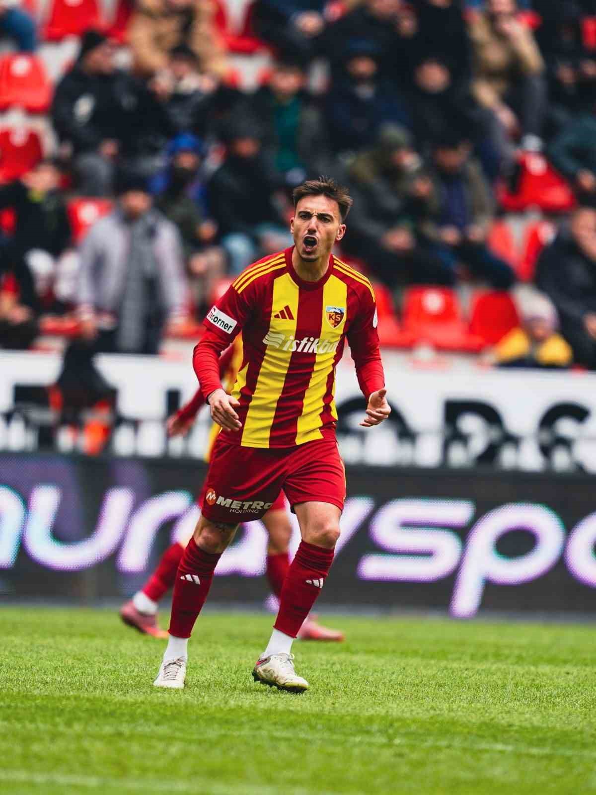 Trendyol Süper Lig: Kayserispor: 0 - RAMS Başakşehir: 3 (Maç sonucu)
Trendyol Süper Lig: Kayserispor: 0 - RAMS Başakşehir: 3 (Maç sonucu)