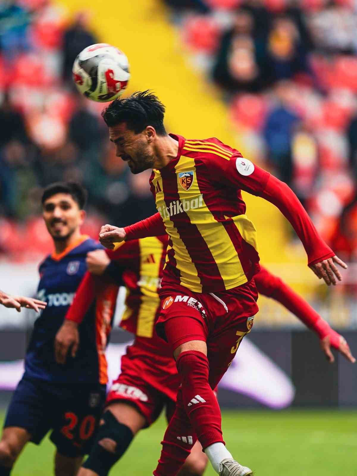 Trendyol Süper Lig: Kayserispor: 0 - RAMS Başakşehir: 3 (Maç sonucu)
Trendyol Süper Lig: Kayserispor: 0 - RAMS Başakşehir: 3 (Maç sonucu)