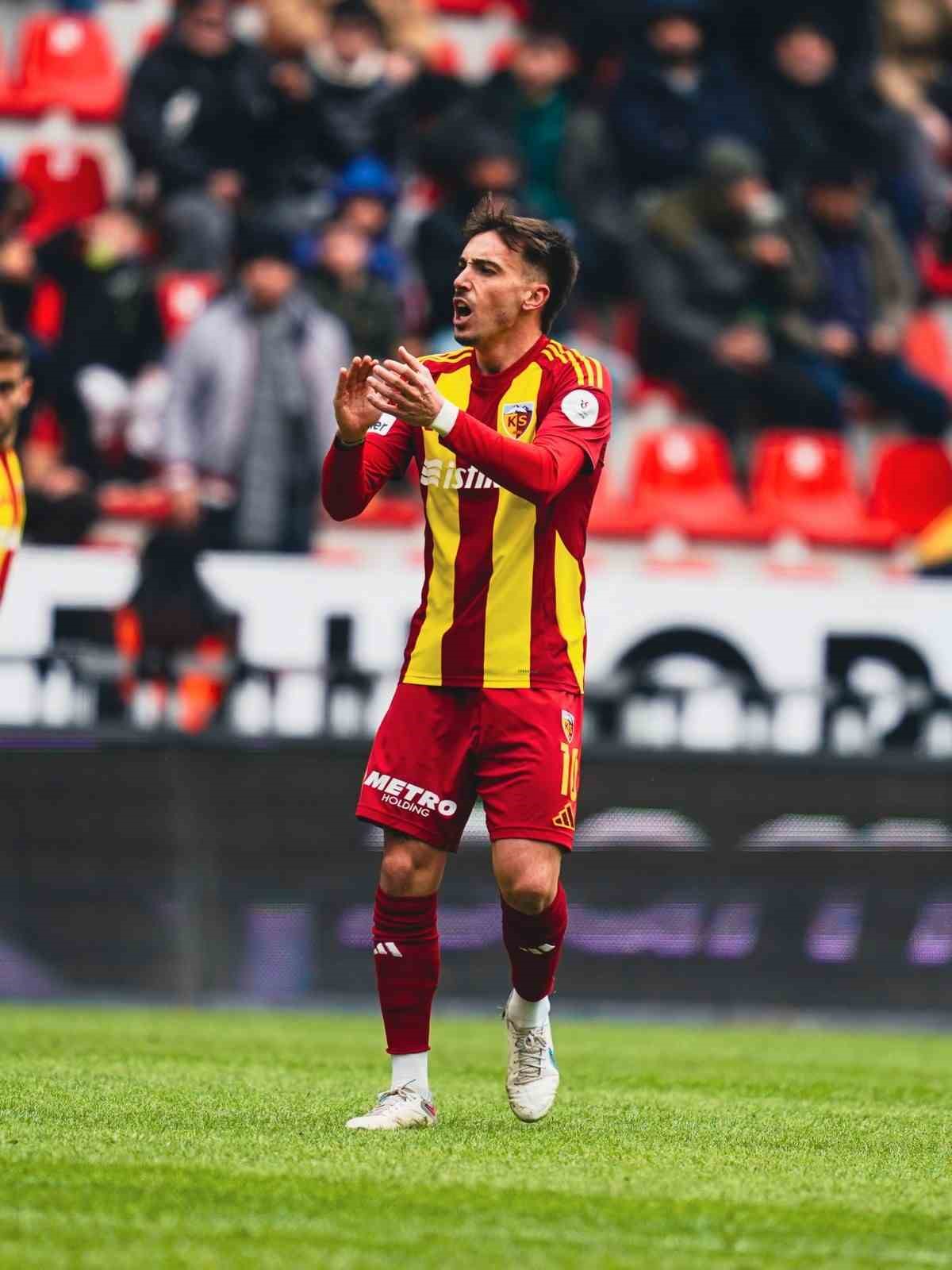 Trendyol Süper Lig: Kayserispor: 0 - RAMS Başakşehir: 3 (Maç sonucu)
Trendyol Süper Lig: Kayserispor: 0 - RAMS Başakşehir: 3 (Maç sonucu)