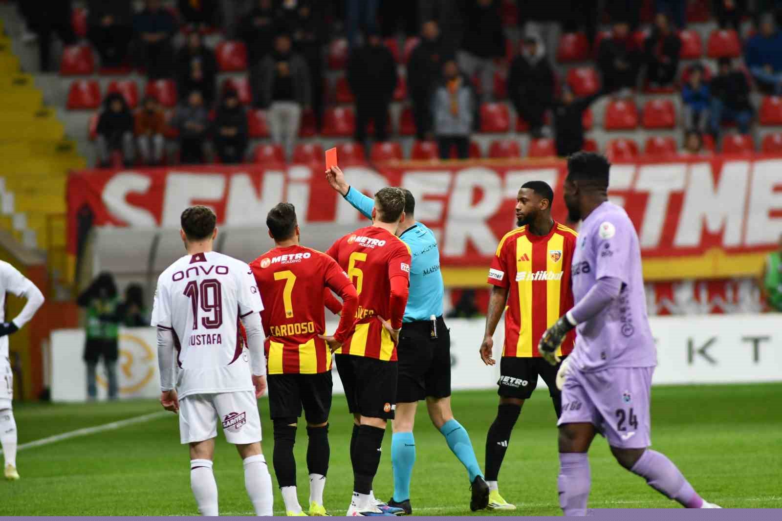 Trendyol Süper Lig: Kayserispor: 0 - Trabzonspor: 2 (İlk yarı)
