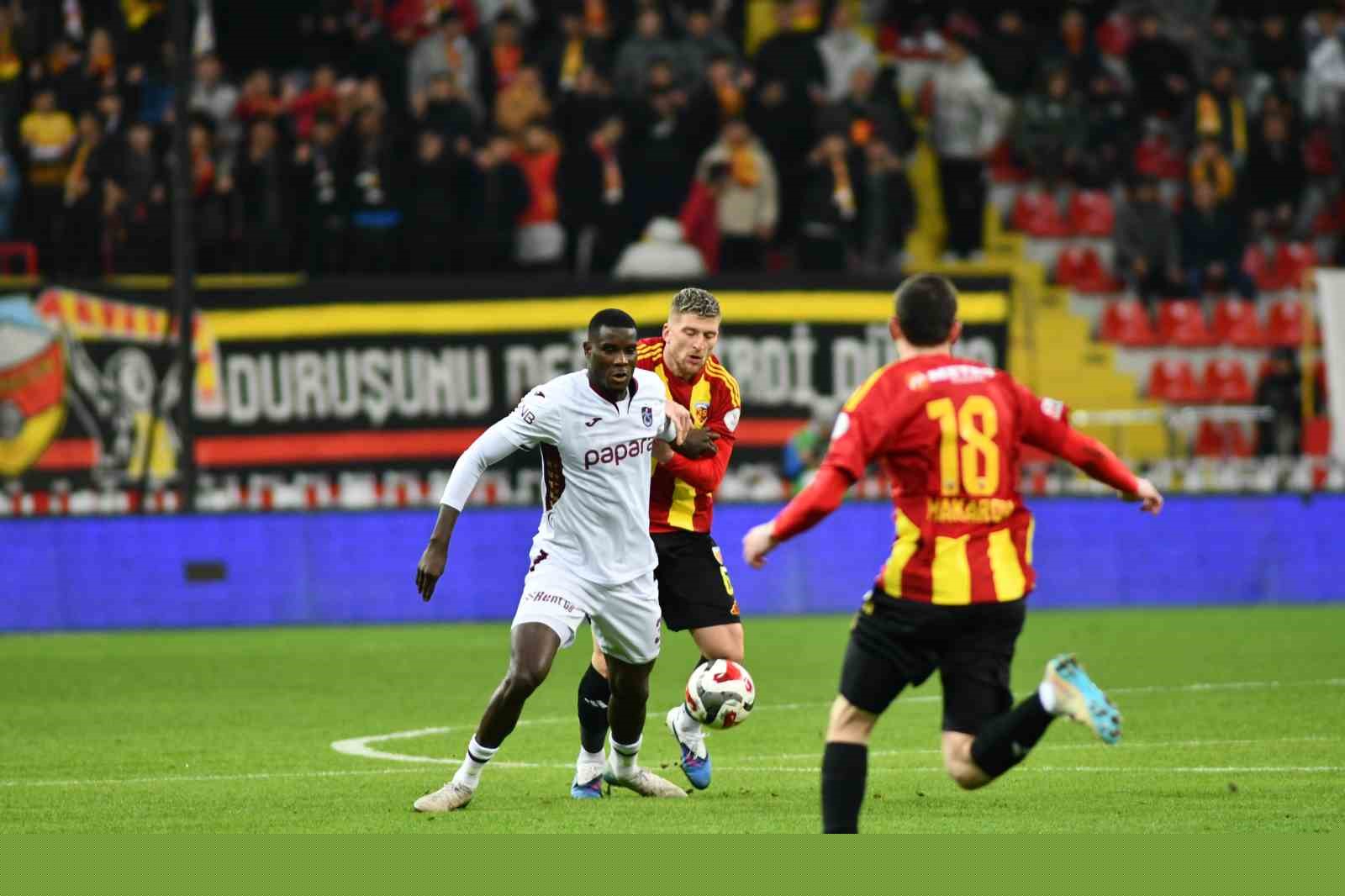 Trendyol Süper Lig: Kayserispor: 0 - Trabzonspor: 2 (İlk yarı)
