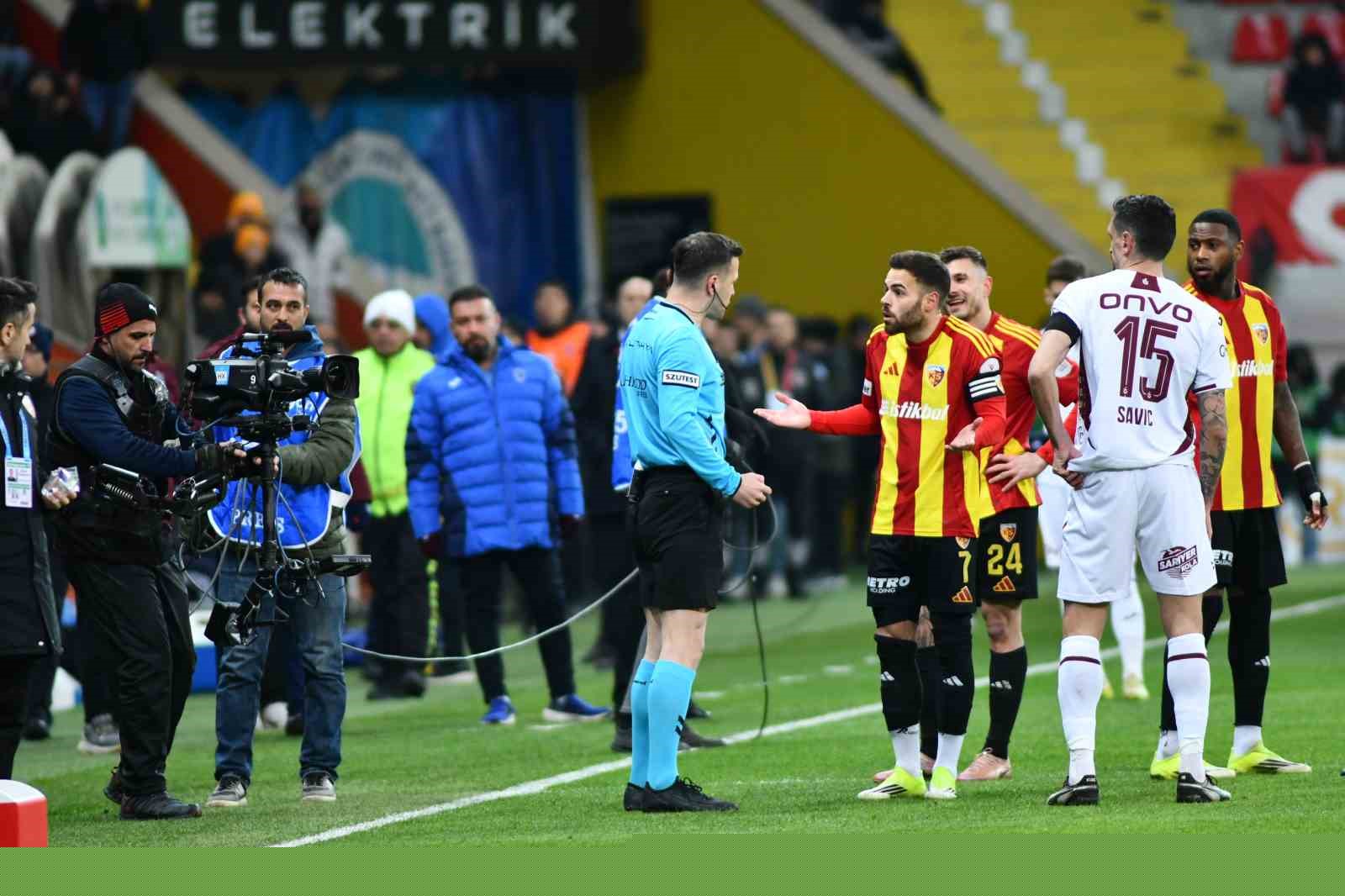 Trendyol Süper Lig: Kayserispor: 0 - Trabzonspor: 2 (İlk yarı)
