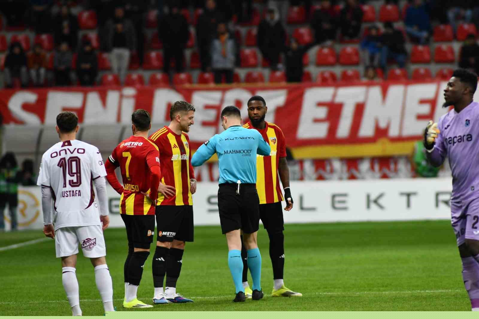 Trendyol Süper Lig: Kayserispor: 0 - Trabzonspor: 2 (İlk yarı)
